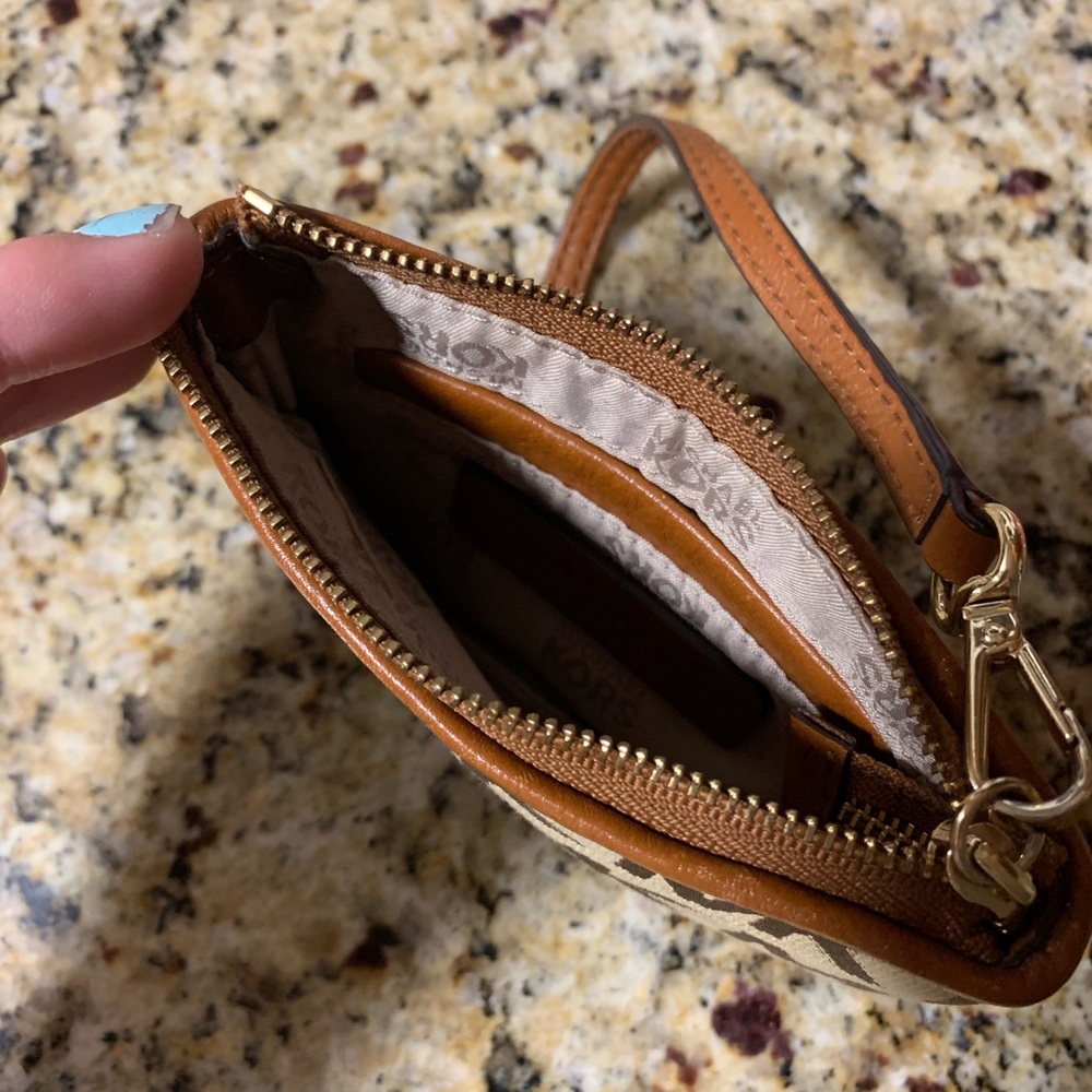 Small Michael kors wristlet - Picture 2 of 2